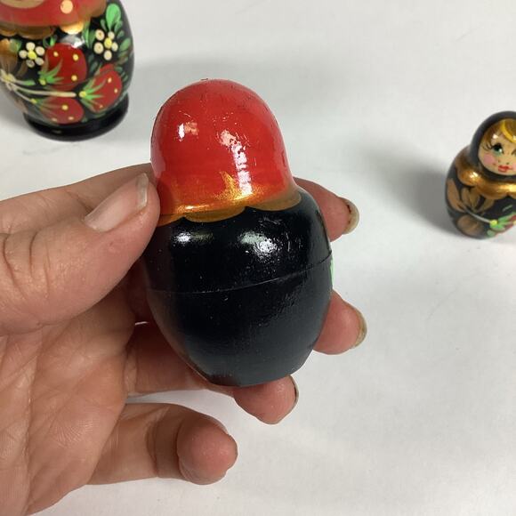Set Of 5 Strawberries Hand Painted Wooden Russian Nesting Dolls - Picture 6 of 10